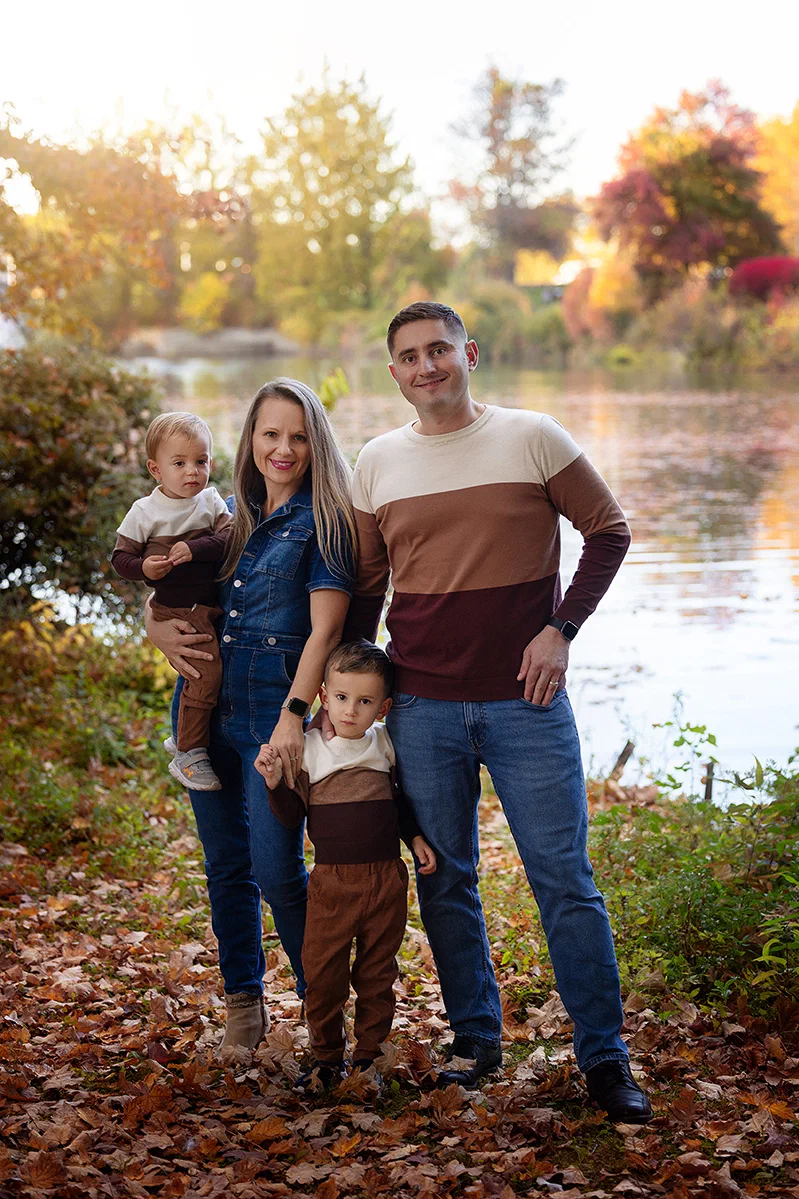 Family portrait session photographed in Washington DC by Anna Isaika