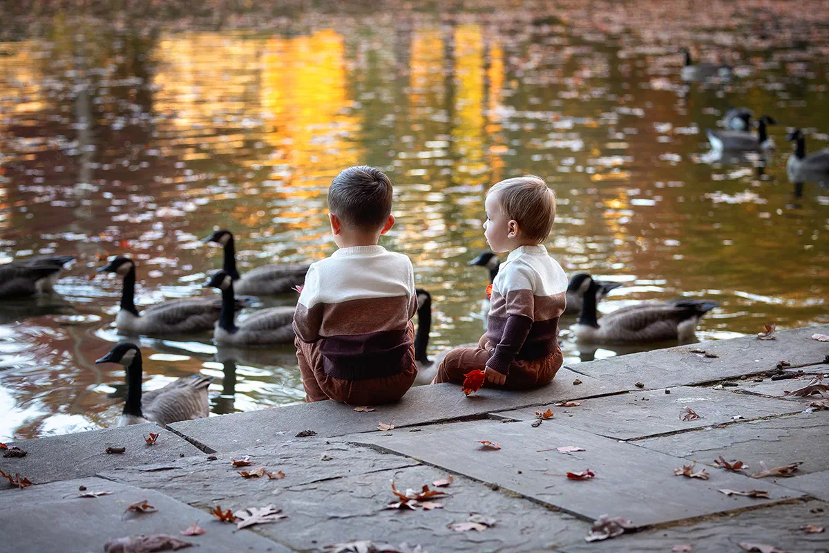 Washington DC family photographed in golden autumn light by Anna Isaika